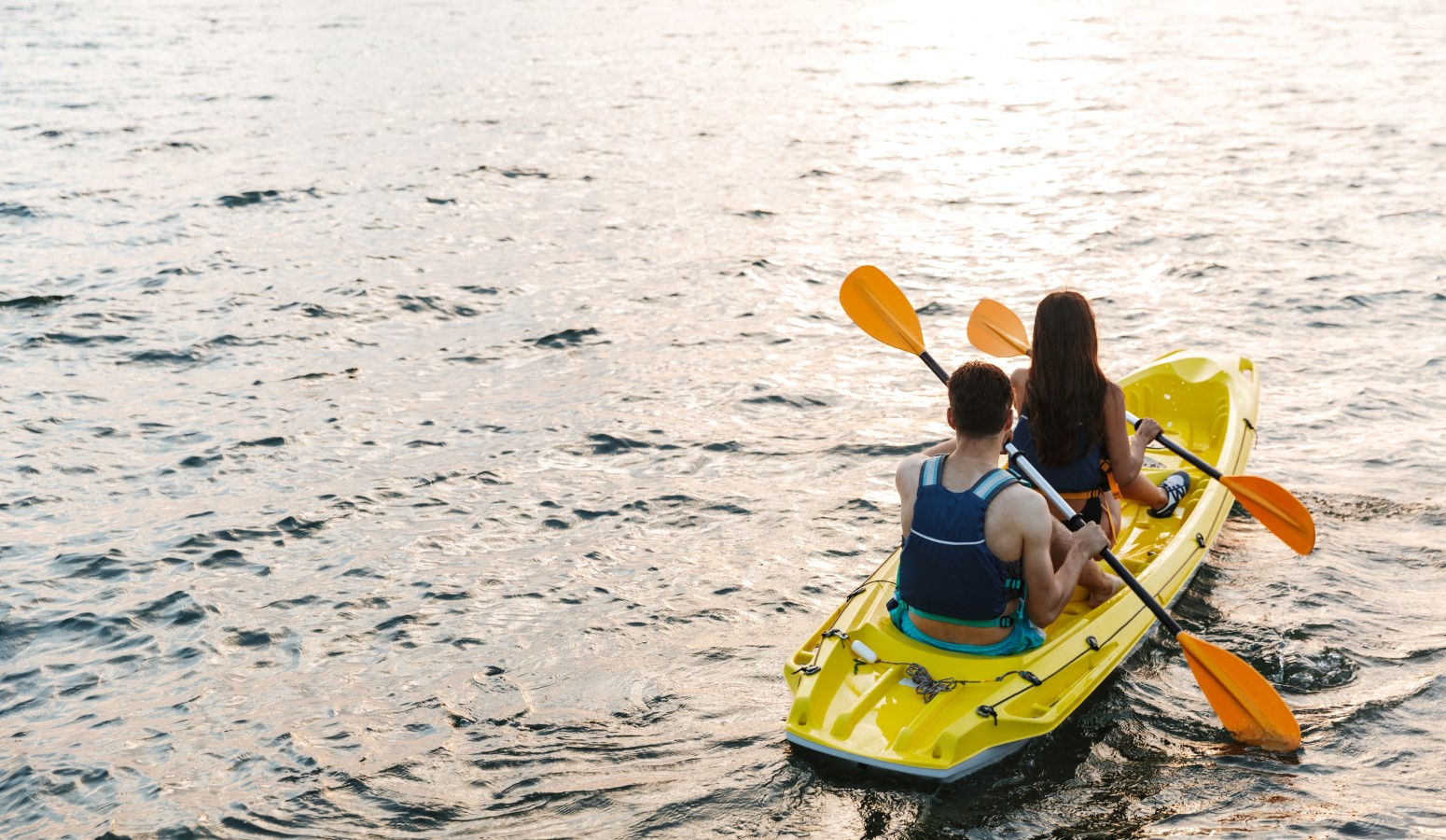 adolescentes viajar solo con niños